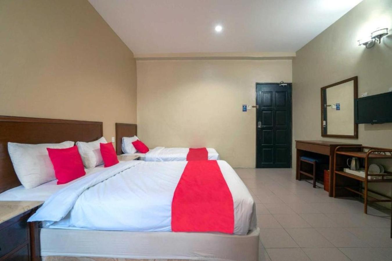 De Clinique Hotel Kampong Pasir Bogak Exterior photo